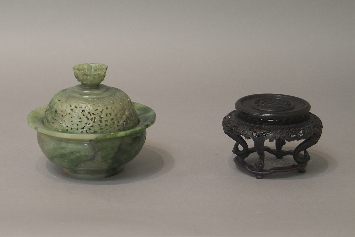 Incense burner with cover, Nephrite, a mixture of pear-leaf-green with rich dark green and light greenish-gray, China 