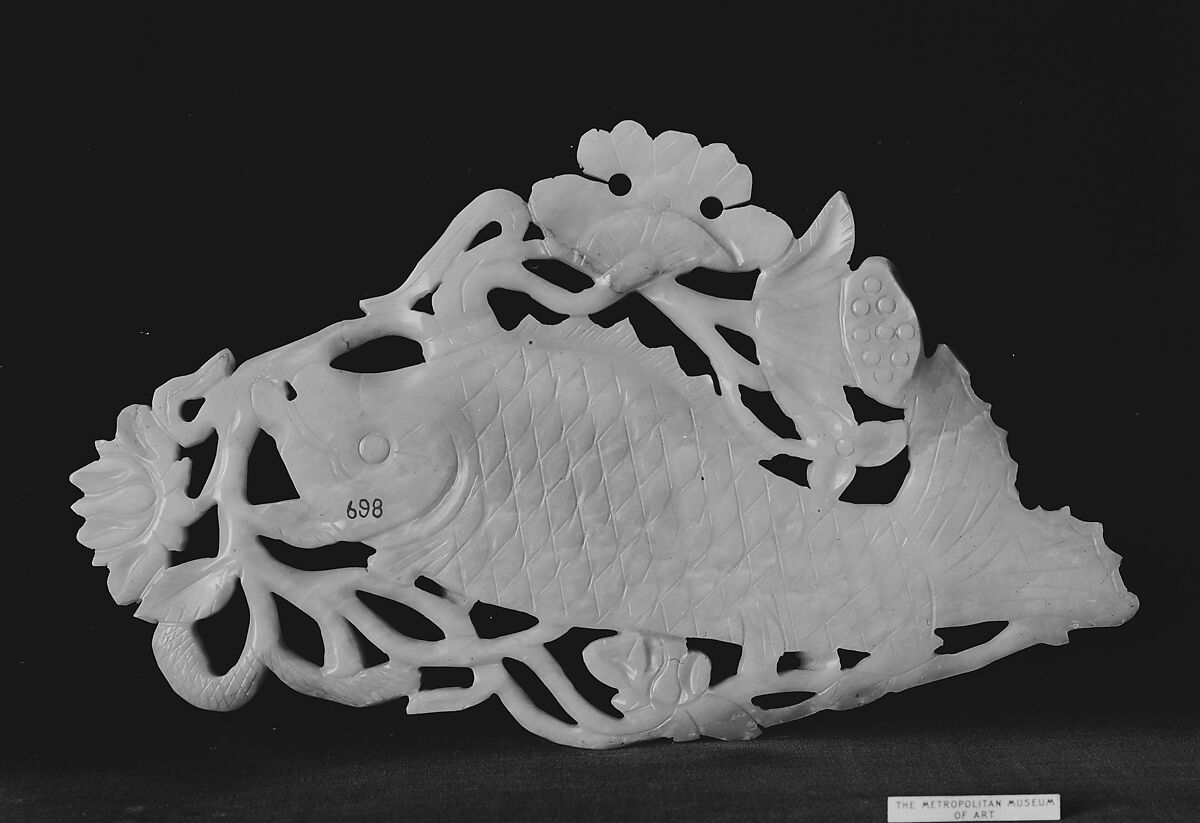 Fish Gong, Nephrite, (a) gong: white of yellowish tone clouded with lighter tints; (b) mount: olive green with shades of brown, China