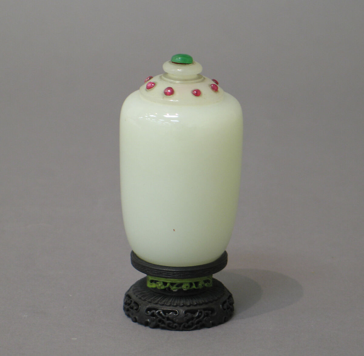 Jar with cover, Nephrite, white with faint greenish tinge, China 