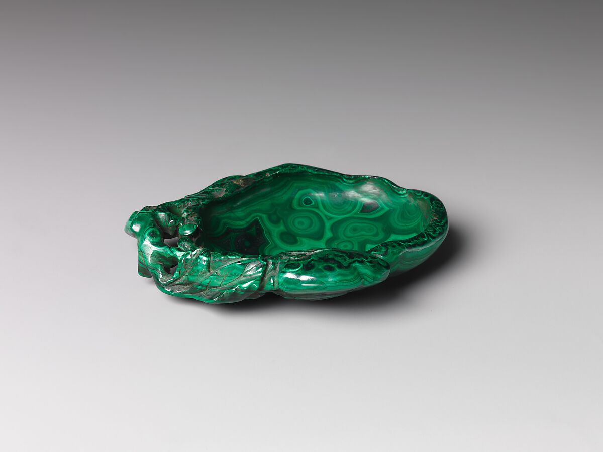 Dish in the shape of a peach, Malachite, China 