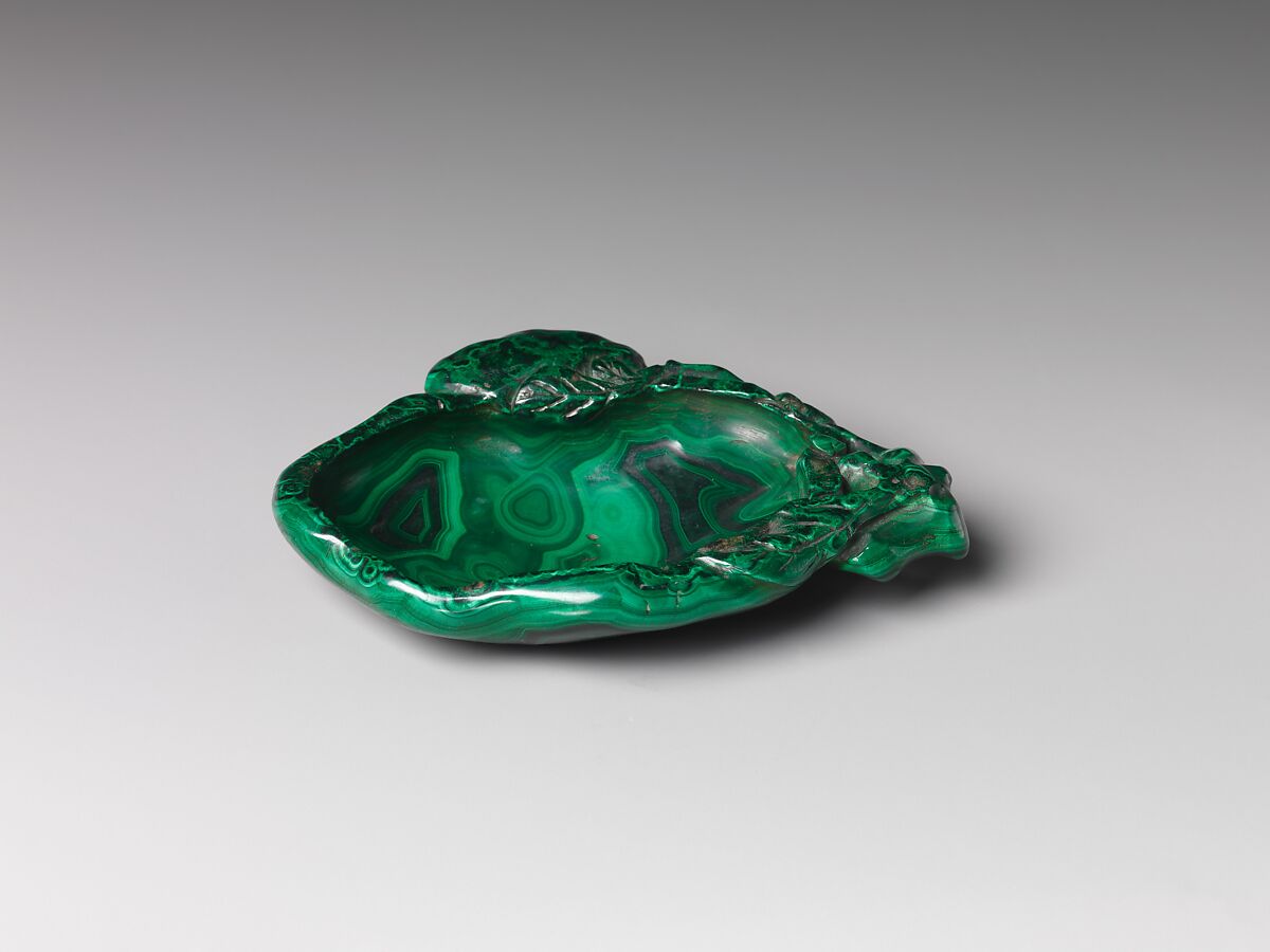 Dish in the shape of a peach, Malachite, China