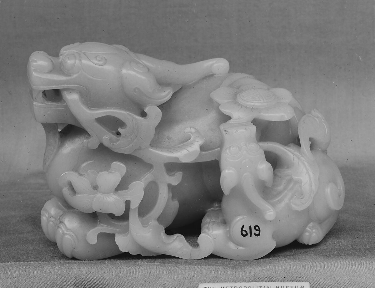 Fantastic animal and cub, Jade (nephrite), China