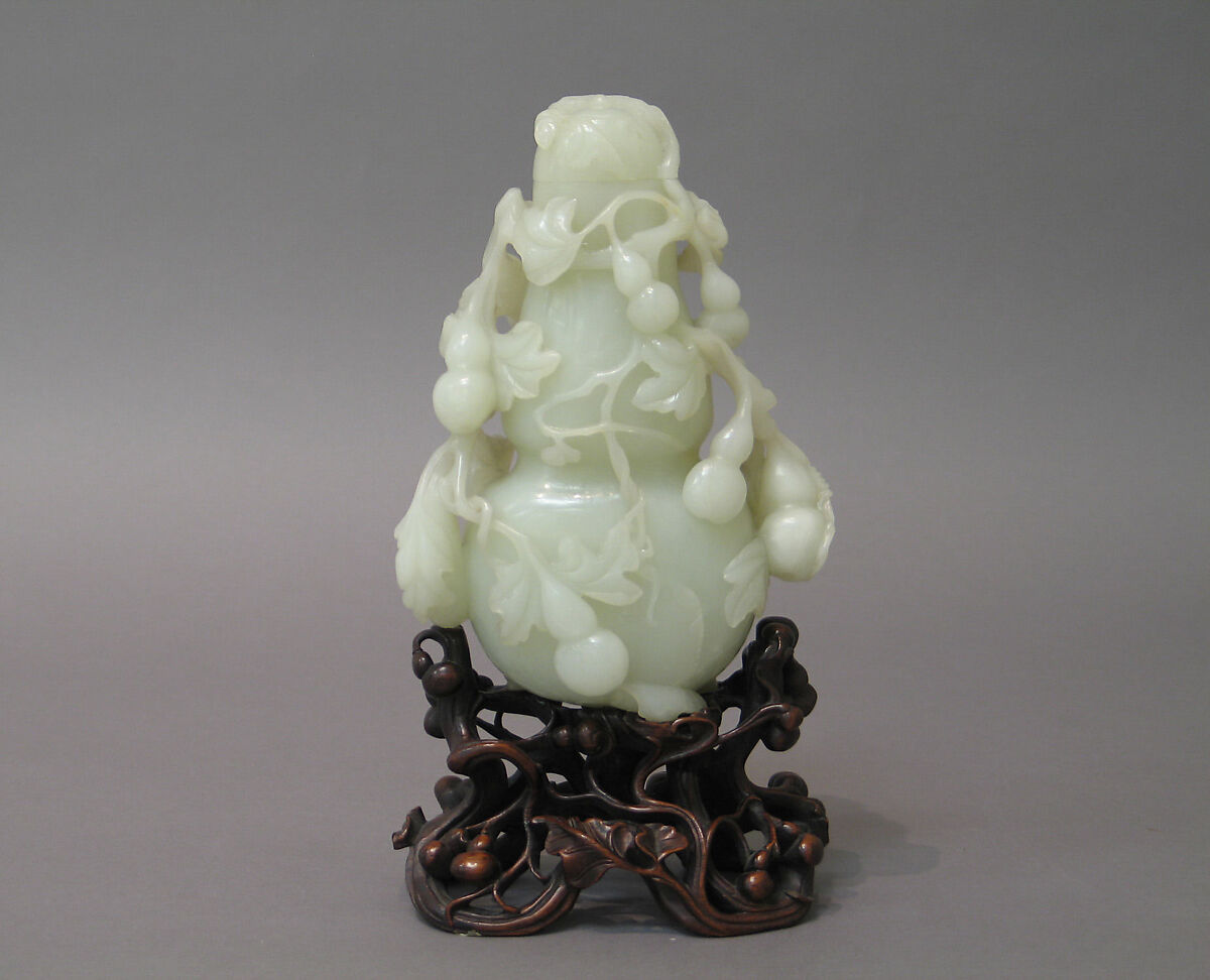 Bottle in the shape of a gourd

, Jade (nephrite), China