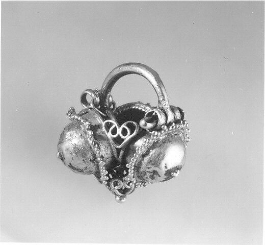 Basket Earring, Gold, silver (?); decorated with filigree and granulation 