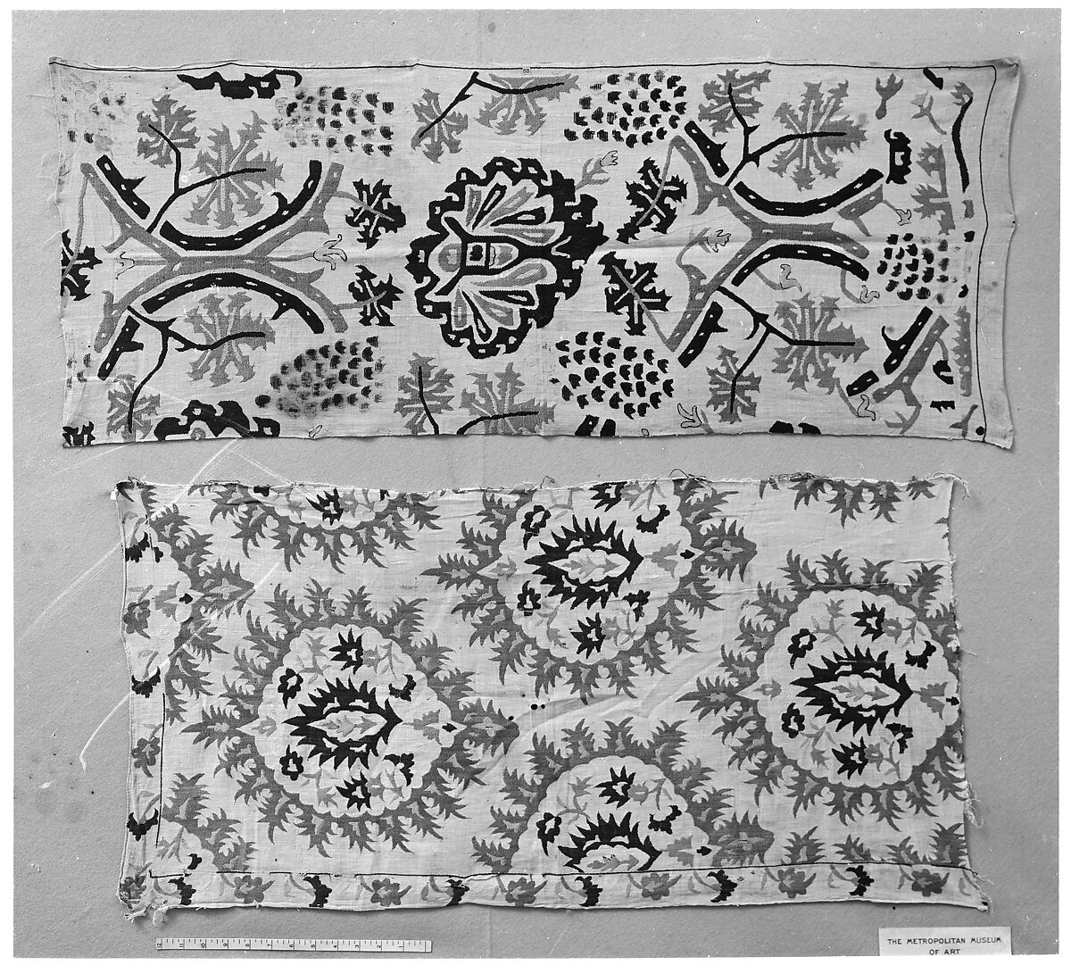 Textile Fragment, Linen, silk; plain weave, embroidered