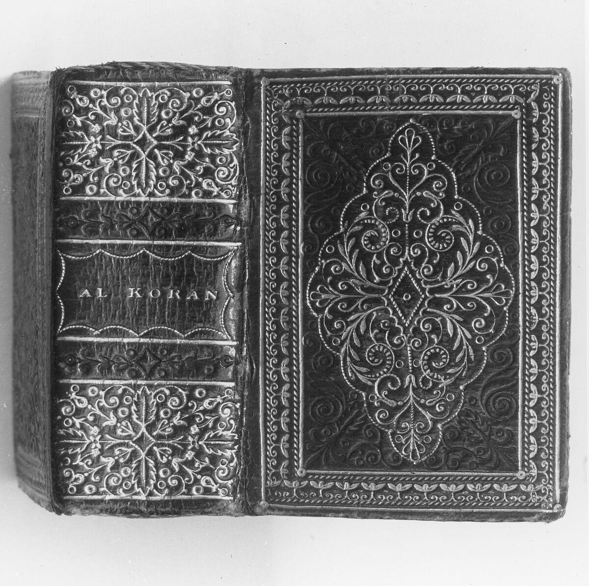 Qur'an Manuscript, Ink, opaque watercolor, and gold on paper