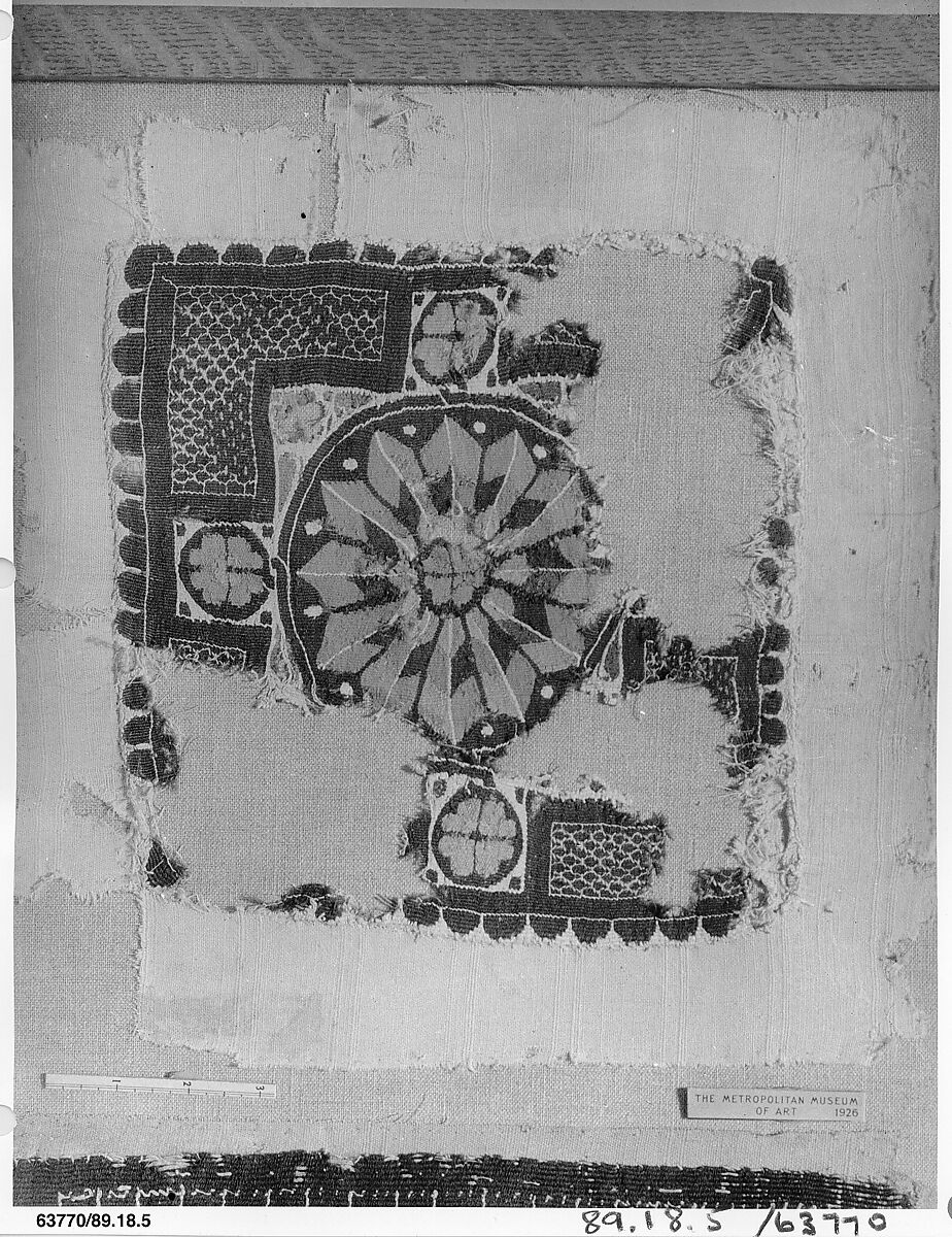 Textile Fragment, Wool, linen; plain weave, tapestry weave