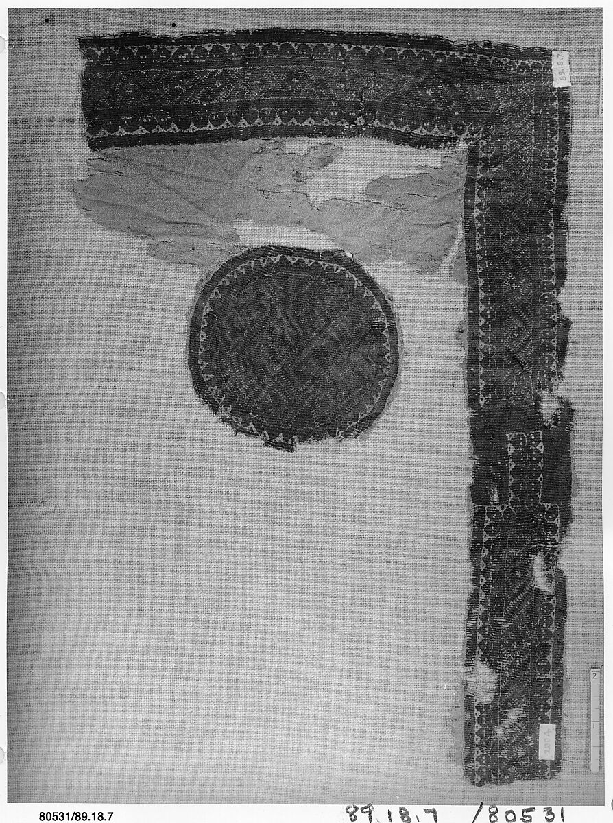 Textile Fragment, Wool, linen; plain weave, tapestry weave 