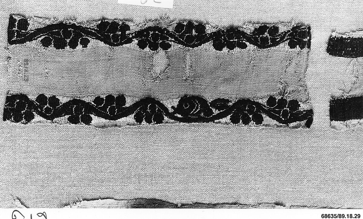 Textile Fragment, Wool, linen; plain weave, tapestry weave 