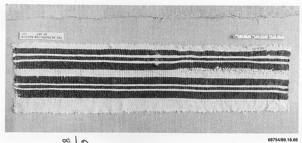 Textile Fragment, Wool, linen; plain weave, tapestry weave