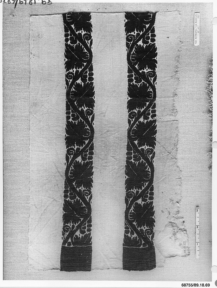 Textile Fragment, Wool, linen; plain weave, tapestry weave