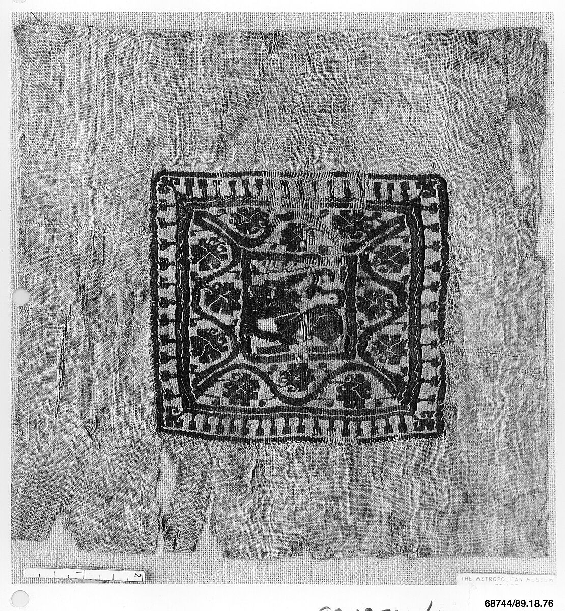 Textile Fragment, Wool, linen; plain weave, tapestry weave 