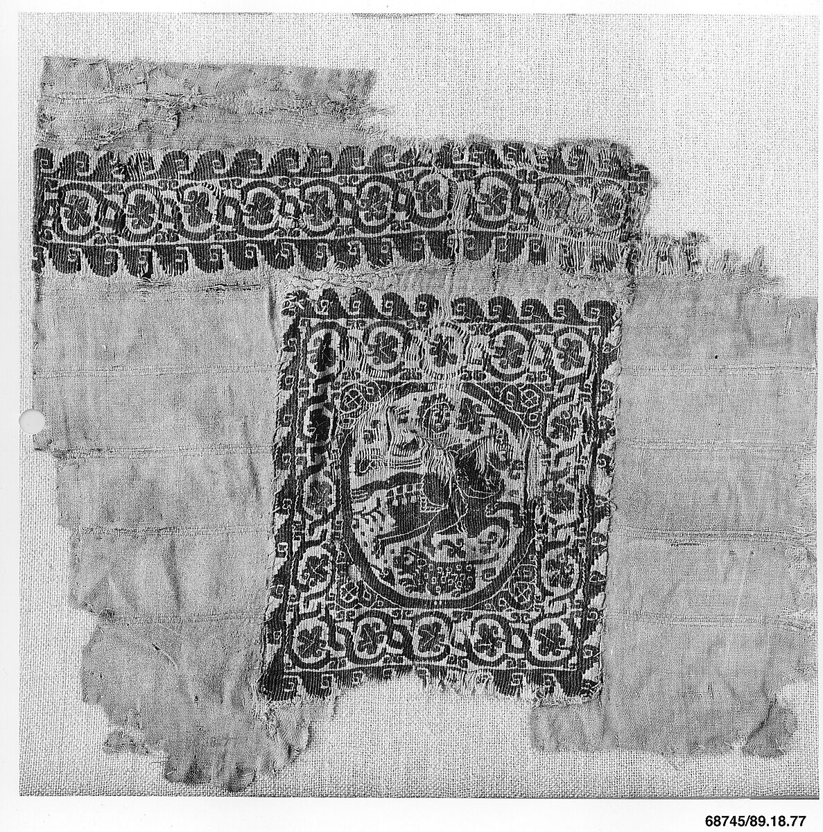 Textile Fragment, Wool, linen; plain weave, tapestry weave 
