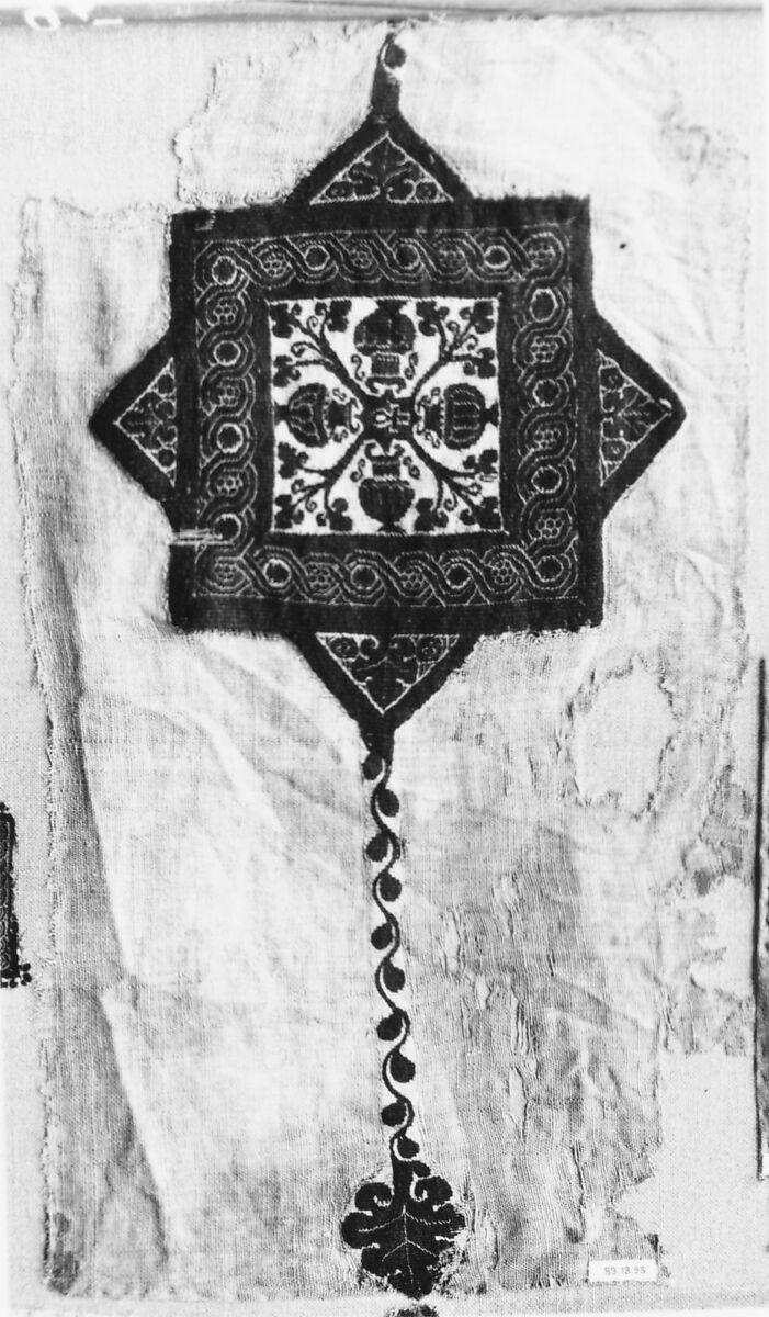 Coptic Textile Fragment, Linen, wool; plain weave, tapestry weave, brocaded