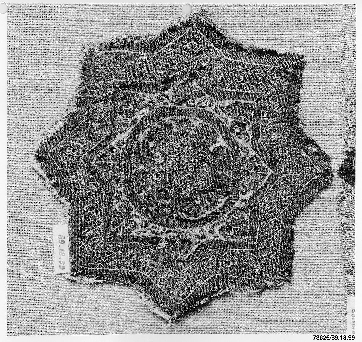 Textile Fragment, Wool, linen; plain weave, tapestry weave