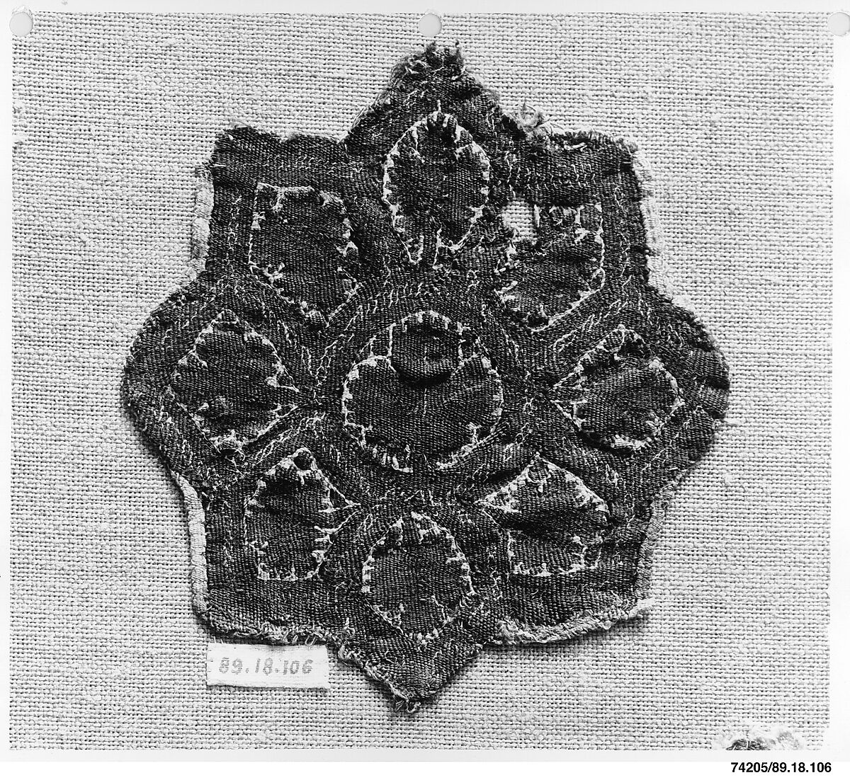 Textile Fragment, Wool, linen; plain weave, tapestry weave