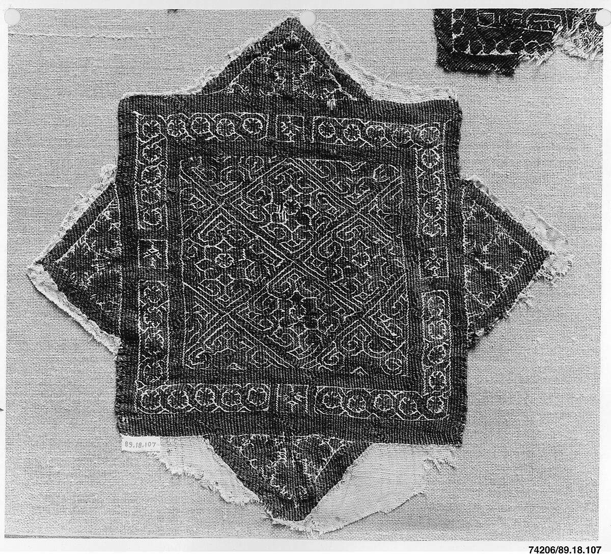 Textile Fragment, Wool, linen; plain weave, tapestry weave