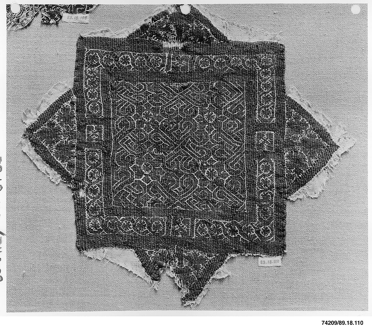 Textile Fragment, Wool, linen; plain weave, tapestry weave