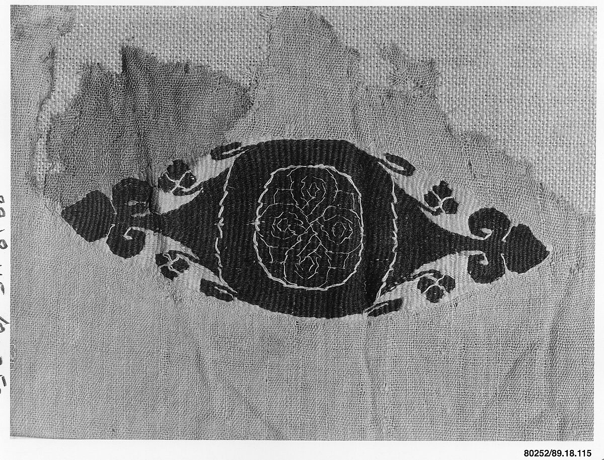 Textile Fragment, Wool, linen; plain weave, tapestry weave 