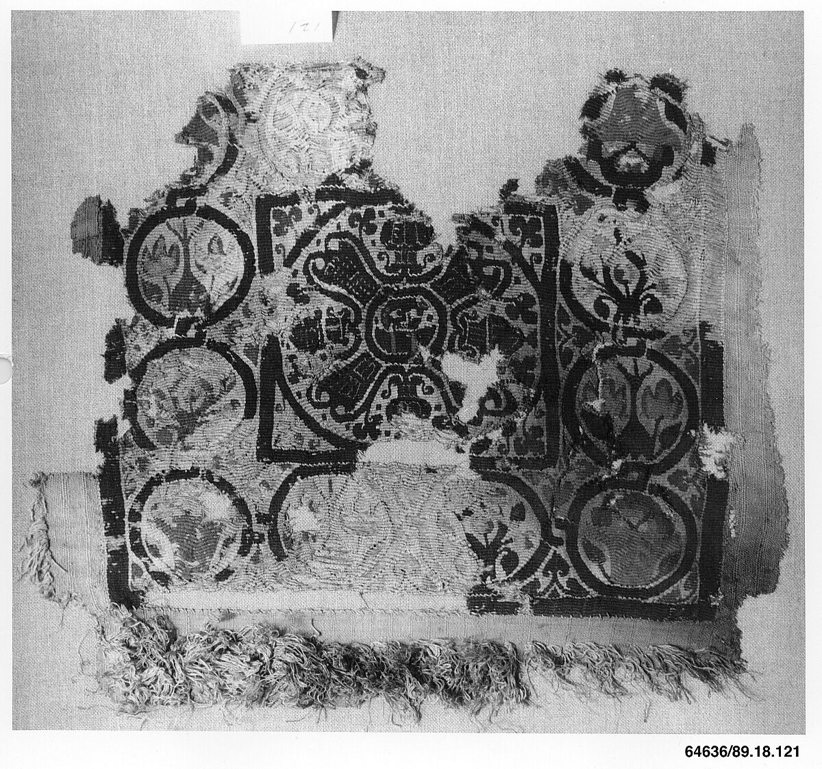 Textile Fragment, Wool, linen; plain weave, tapestry weave