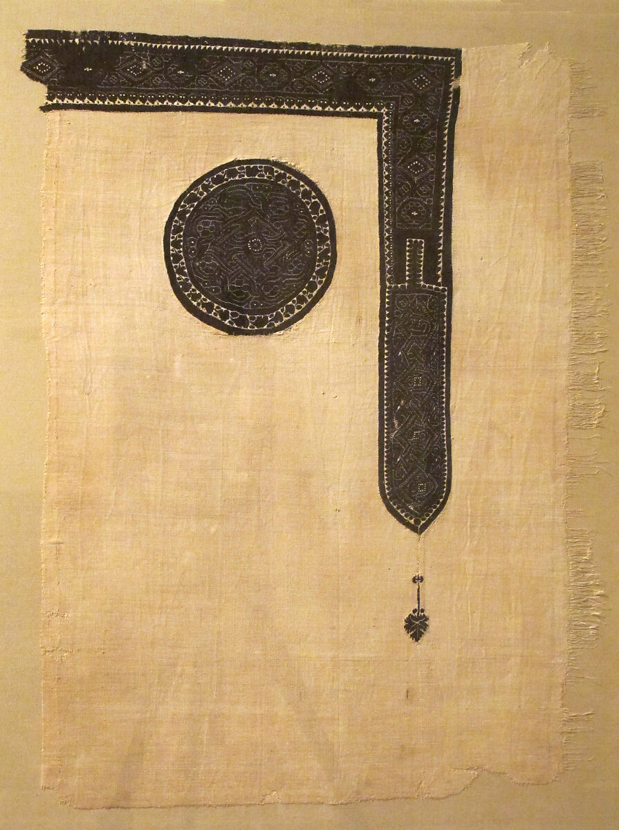 Fragment with Roundel and L-Shaped Band with Interlace Ornament, Wool, linen; plain weave, tapestry weave