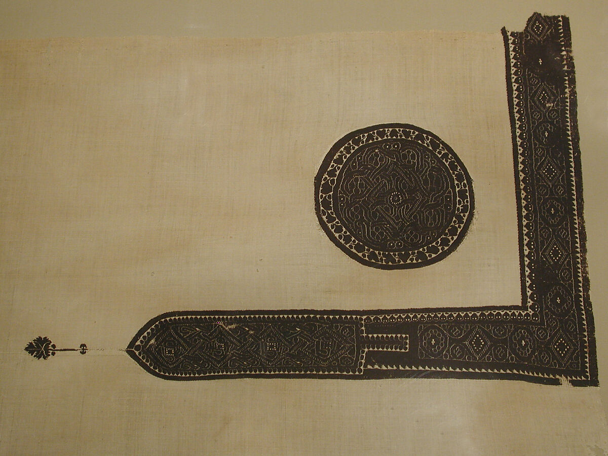 Fragment with Roundel and L-Shaped Band with Interlace Ornament, Wool, linen; plain weave, tapestry weave