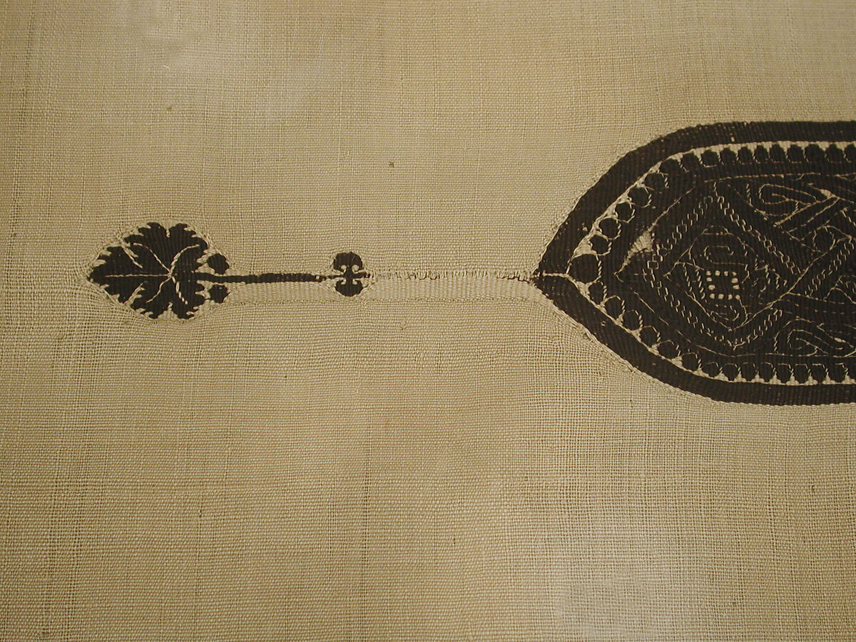Fragment with Roundel and L-Shaped Band with Interlace Ornament, Wool, linen; plain weave, tapestry weave