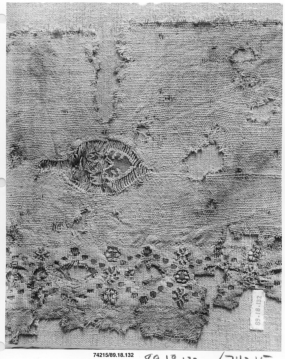 Textile Fragment, Wool, linen; plain weave, tapestry weave 