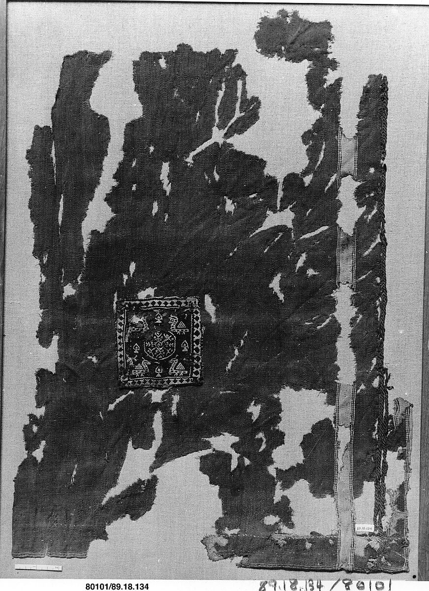 Textile Fragment, Wool, linen; plain weave, tapestry weave