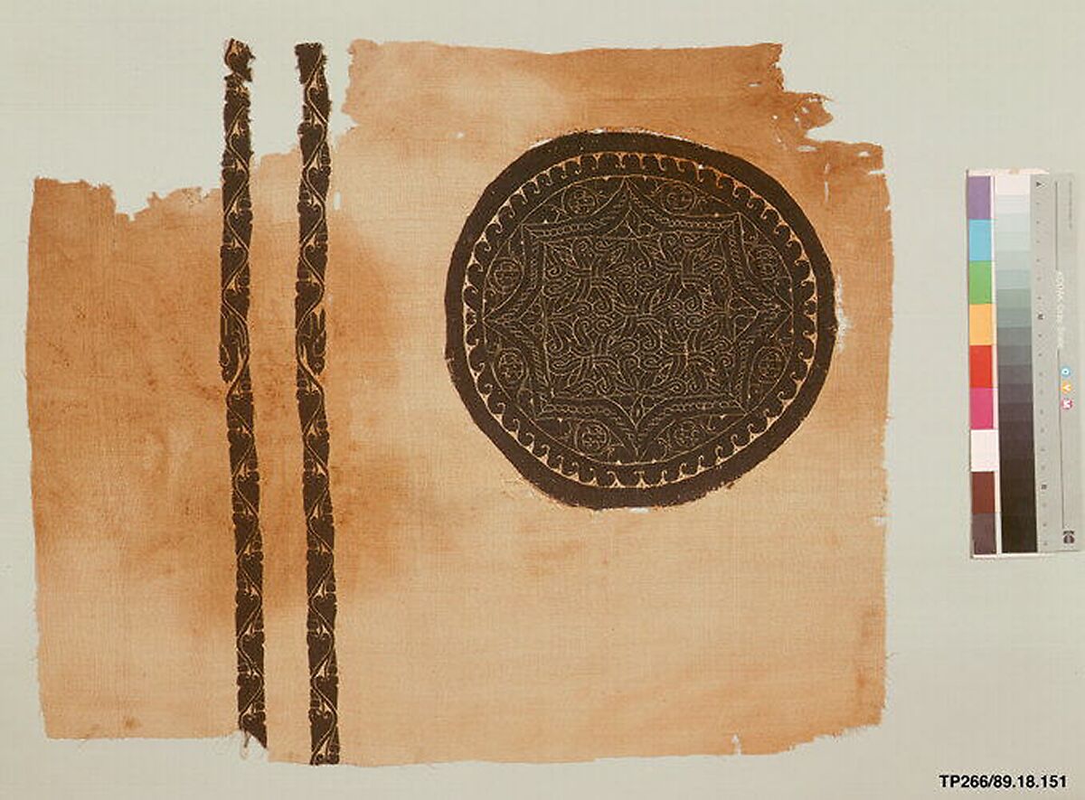 Fragment with an Interlace Medallion and Bands, Wool, linen; plain weave, tapestry weave