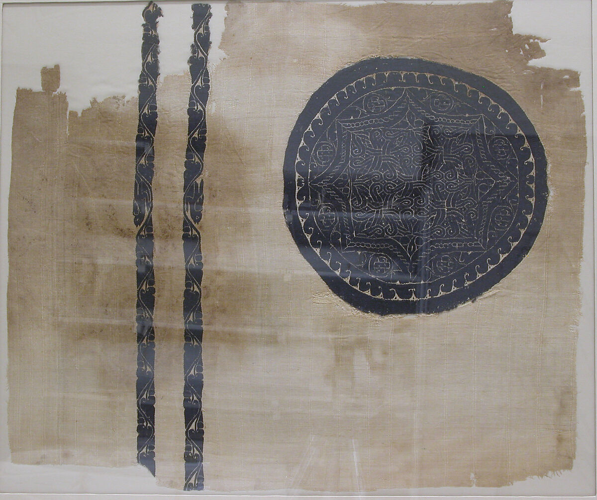 Fragment with an Interlace Medallion and Bands, Wool, linen; plain weave, tapestry weave