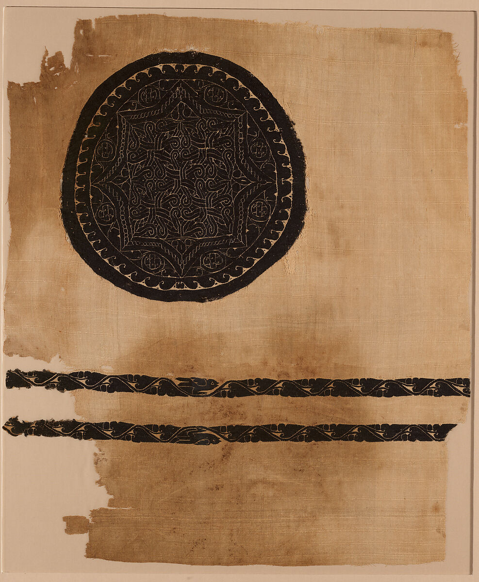Fragment with an Interlace Medallion and Bands, Wool, linen; plain weave, tapestry weave 