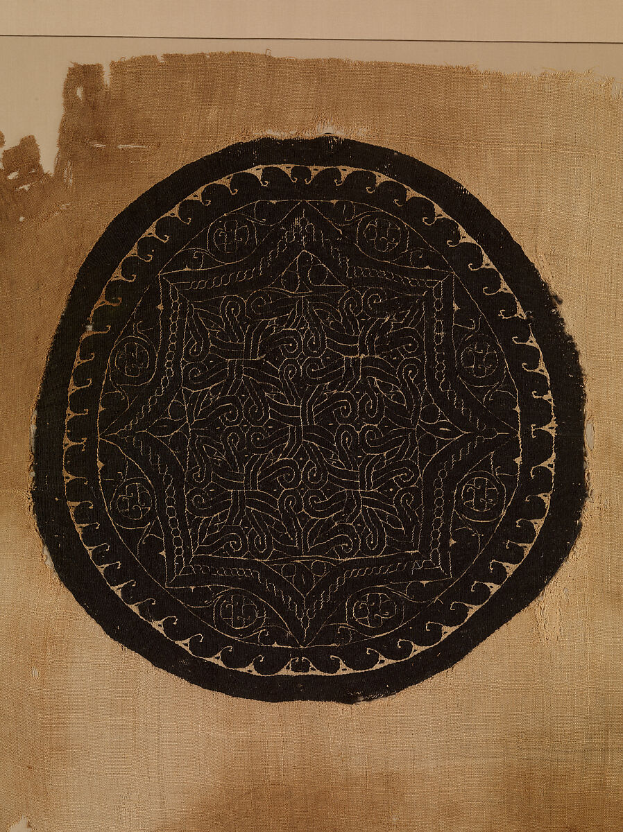 Fragment with an Interlace Medallion and Bands, Wool, linen; plain weave, tapestry weave