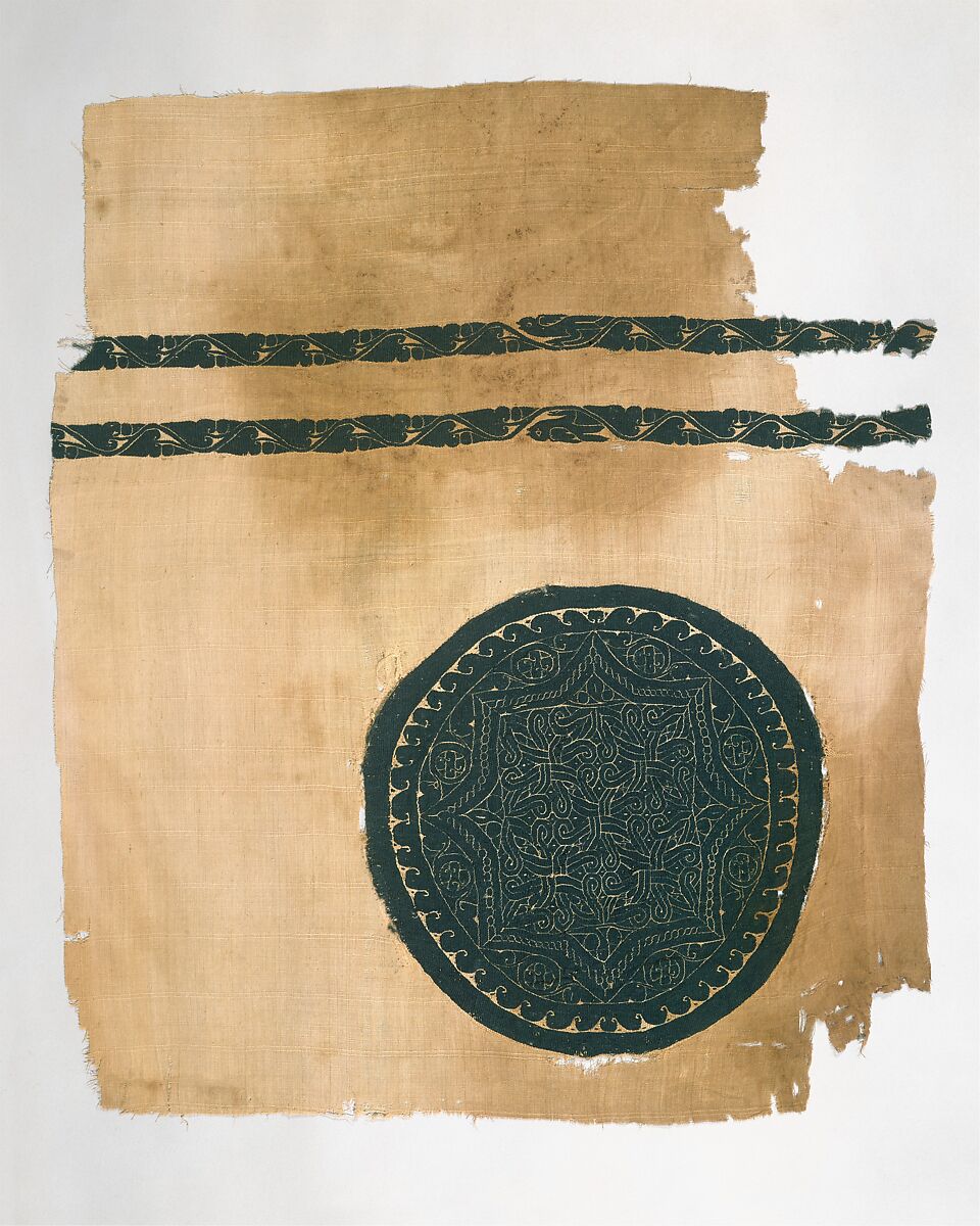 Fragment with an Interlace Medallion and Bands, Wool, linen; plain weave, tapestry weave