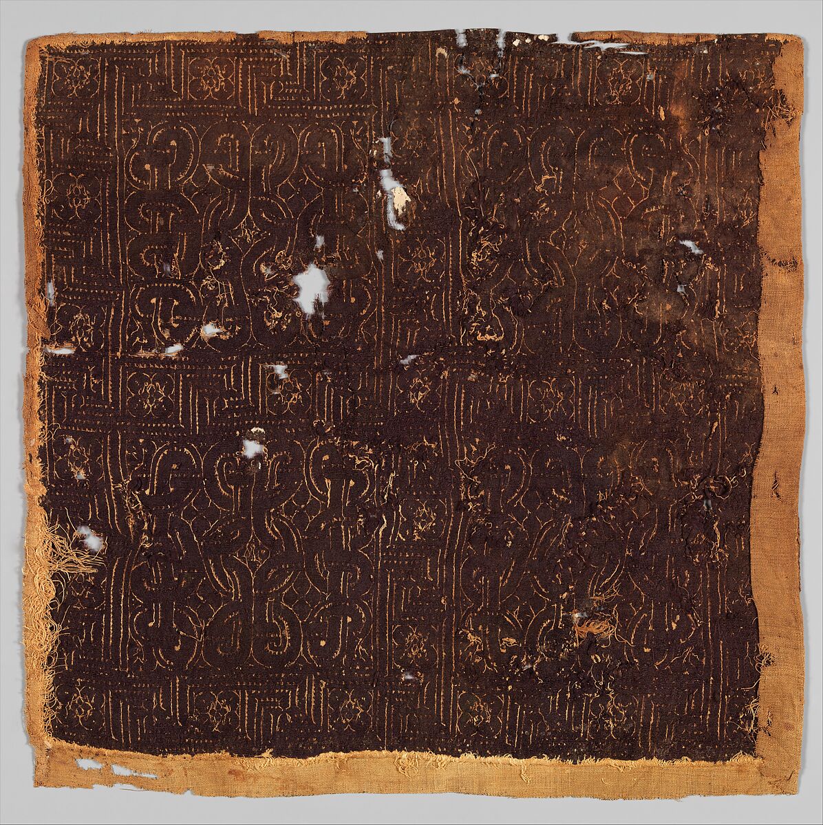 Textile Fragment with Interlace Pattern, Wool, linen; plain weave, tapestry weave