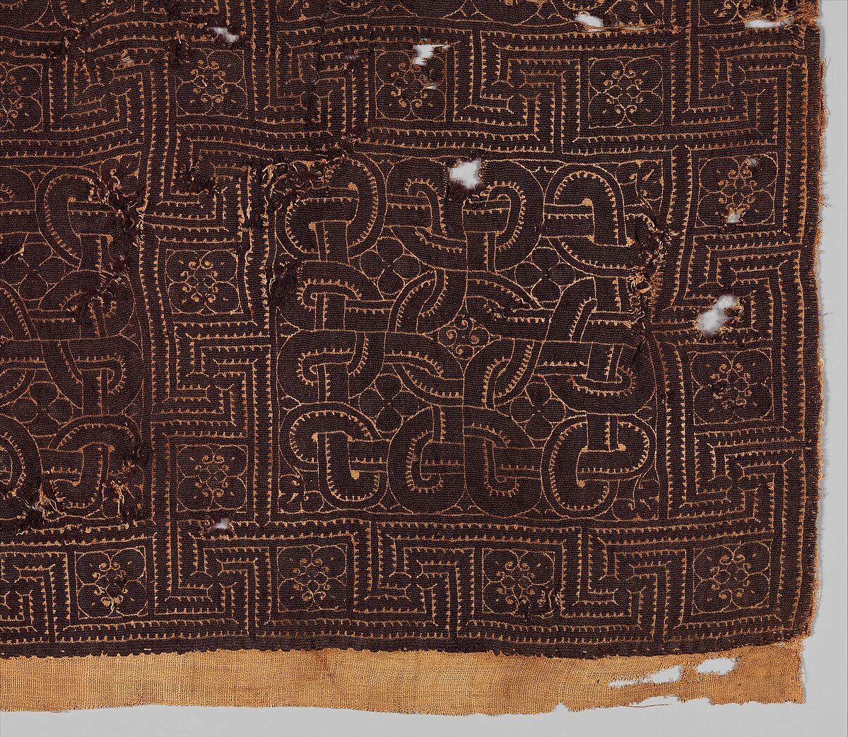Textile Fragment with Interlace Pattern, Wool, linen; plain weave, tapestry weave