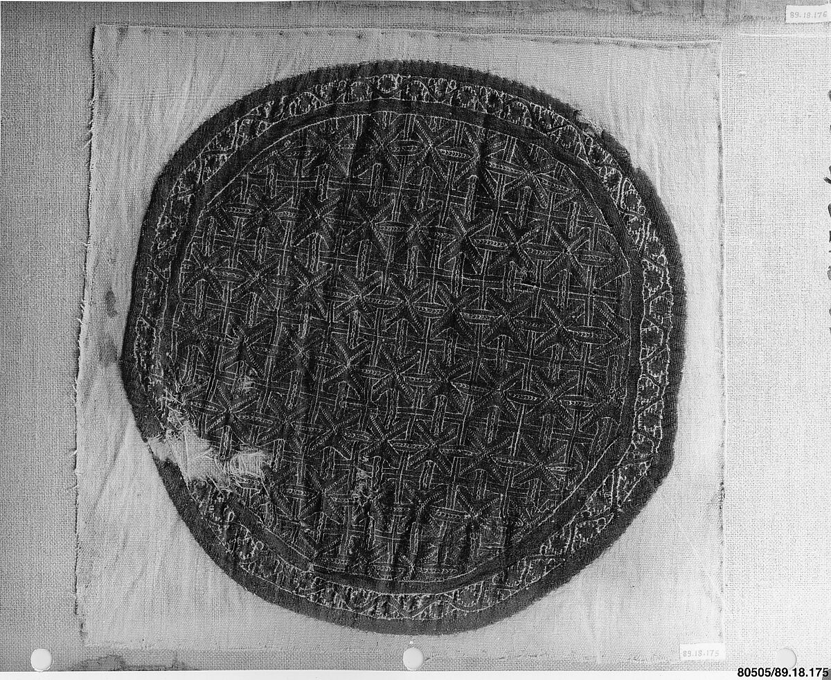 Textile Fragment, Wool, linen; plain weave, tapestry weave