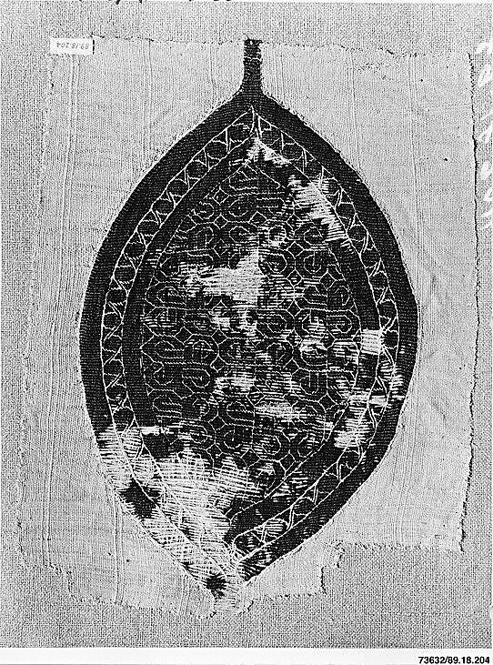 Textile Fragment, Wool, linen; plain weave, tapestry weave 