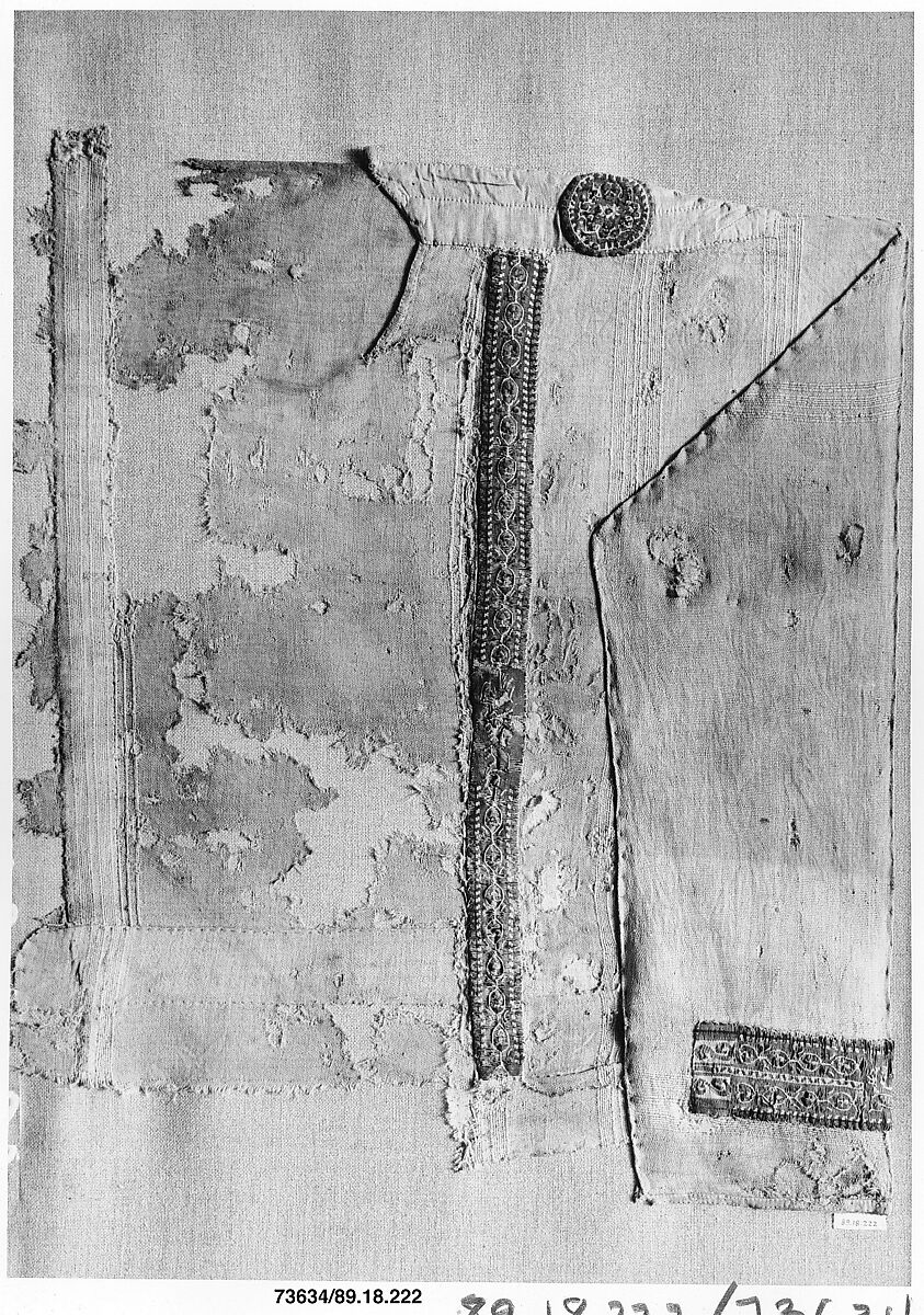 Fragment of a Tunic, Wool, linen; plain weave, tapestry weave 