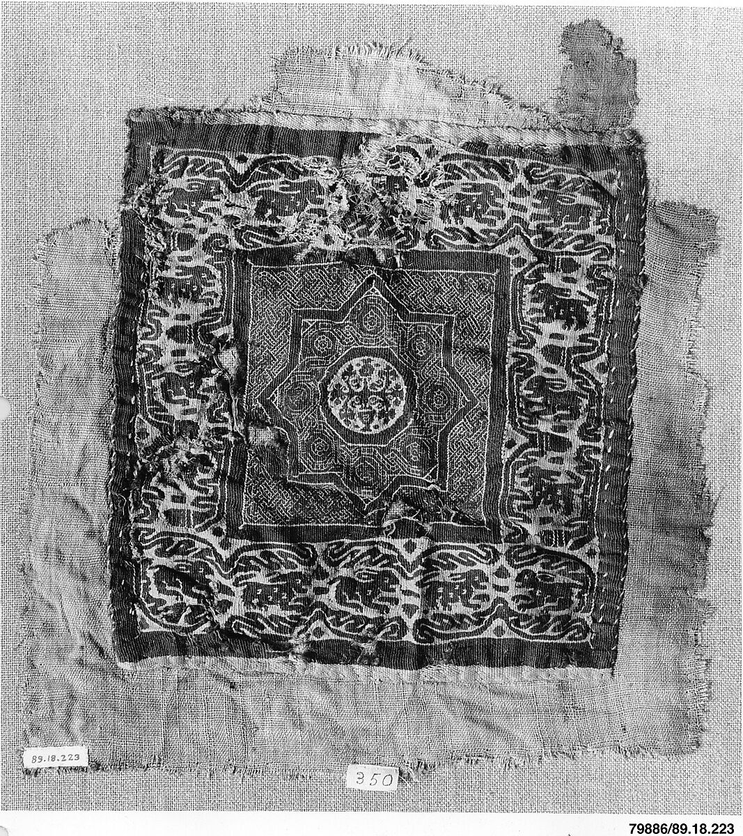Textile Fragment, Wool, linen; plain weave, tapestry weave 