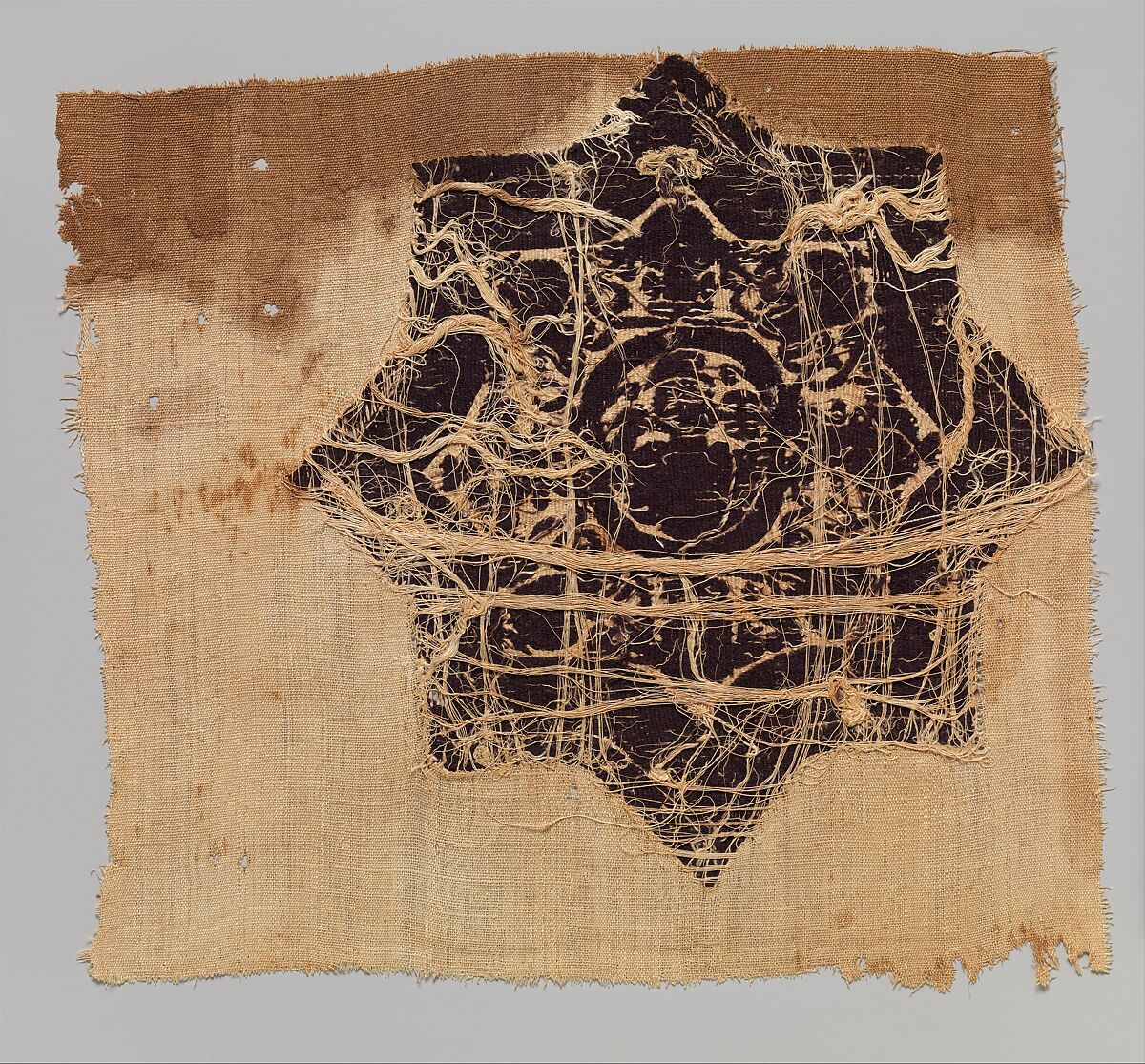 Fragment with an Eight-Pointed Star Containing a Warrior, Wool, linen; plain weave, tapestry weave