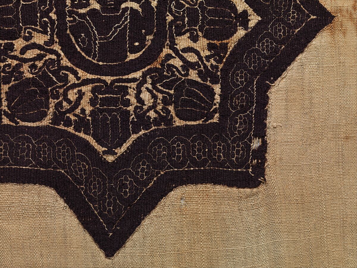Fragment with an Eight-Pointed Star Containing a Warrior, Wool, linen; plain weave, tapestry weave