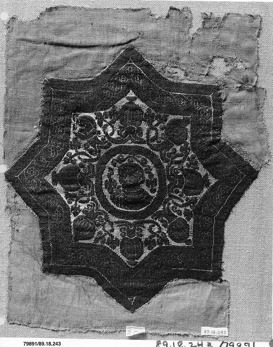 Textile Fragment, Wool, linen; plain weave, tapestry weave