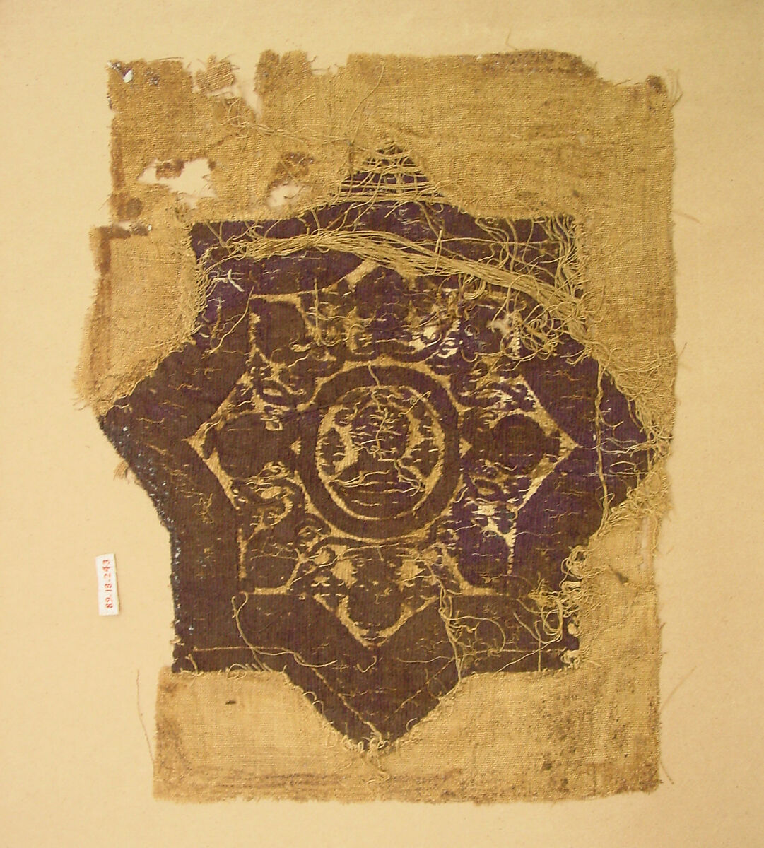 Textile Fragment, Wool, linen; plain weave, tapestry weave