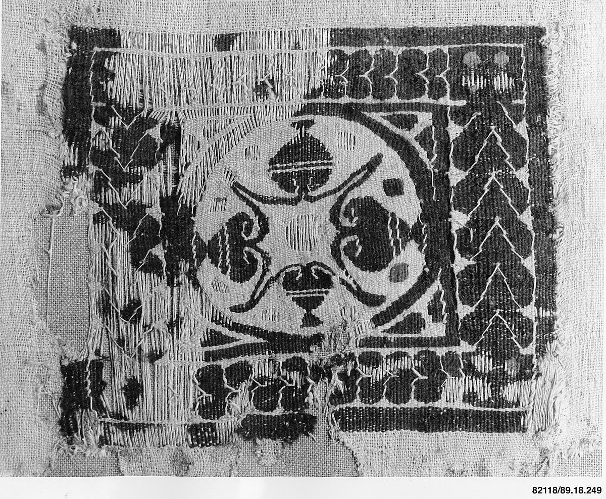 Textile Fragment, Wool, linen; plain weave, tapestry weave 