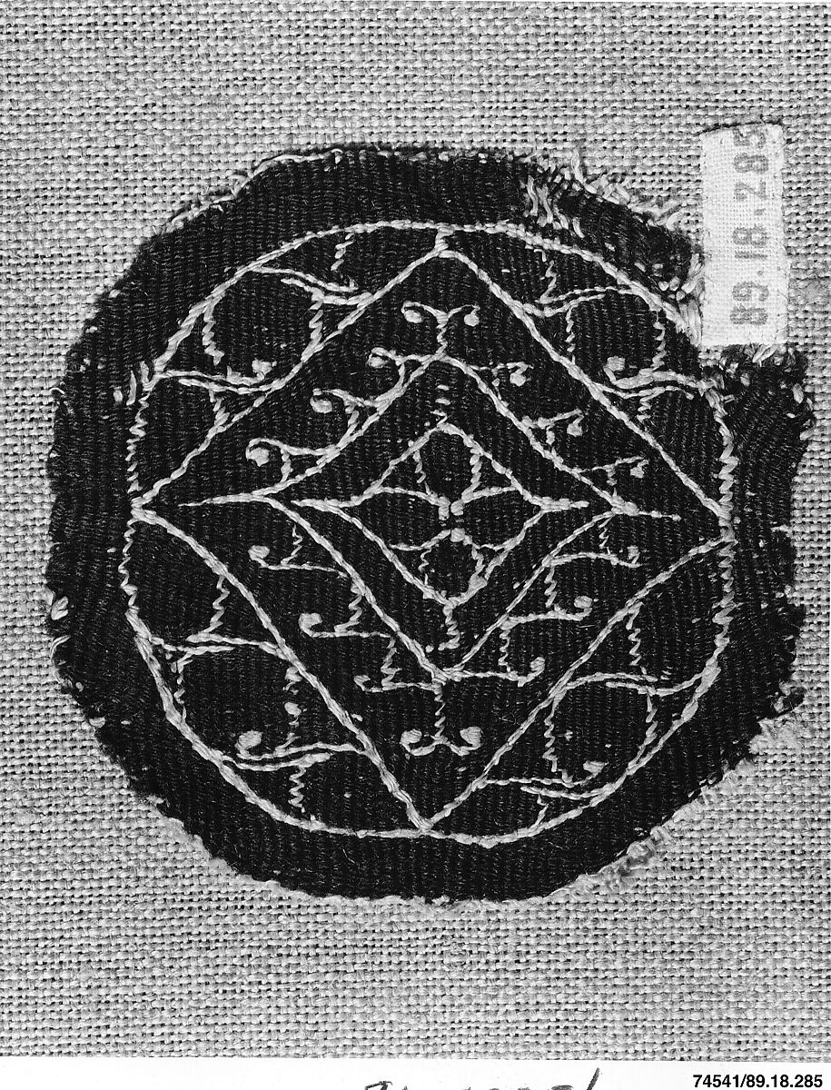 Textile Fragment, Wool, linen; plain weave, tapestry weave 