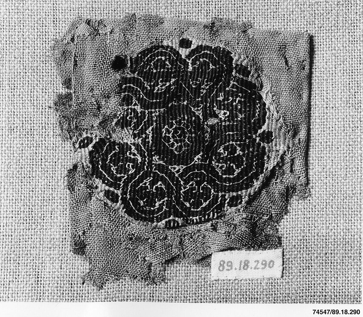 Textile Fragment, Wool, linen; plain weave, tapestry weave 