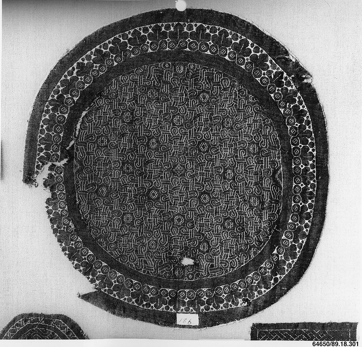 Large Interlace Roundel from a Domestic Textile or Tunic, Wool, linen; plain weave, tapestry weave