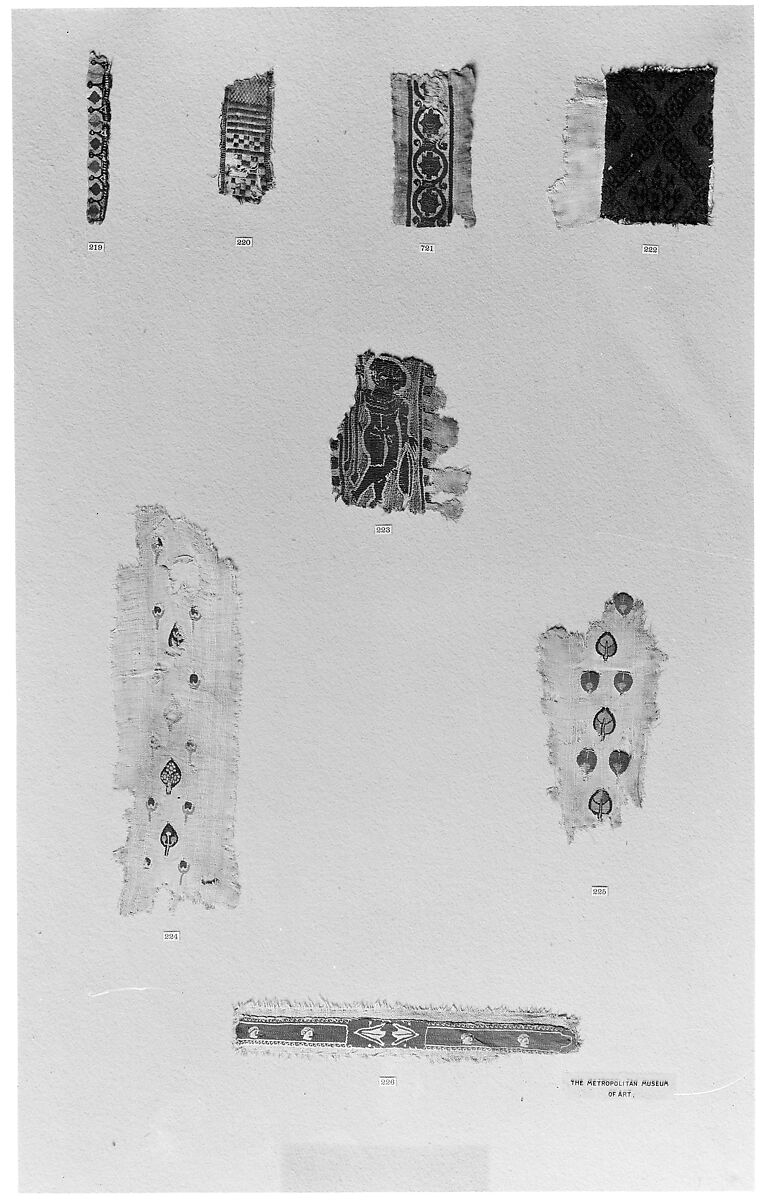 Textile Fragment, Wool, linen; plain weave, tapestry weave