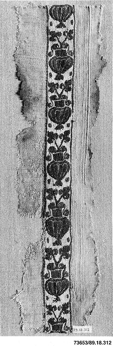 Textile Fragment, Wool, linen; plain weave, tapestry weave 